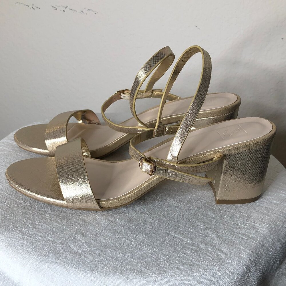 Gorgeous NEW "DB Studio" Gold Metallic Block Heel Sandal/ Sold by David's Bridal